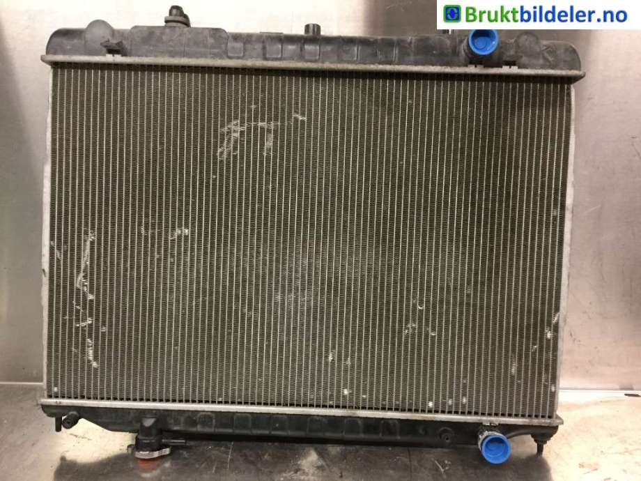 Radiator (manuell gir) til Nissan King Cab 2002-2011 (Fase 2) (D22/NP300) (D22/NP300) (NISSAN|21411VK505|)