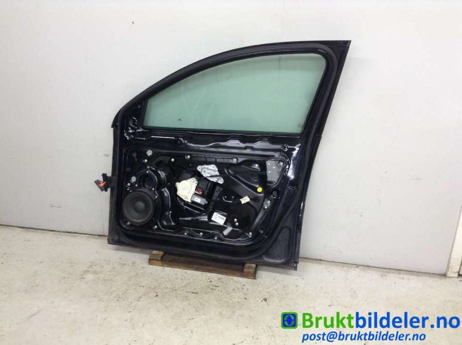 Dør høyre foran til VW Passat 2005-2010 (B6) (B6) (VOLKSWAGEN|3C4 831 056 J|)