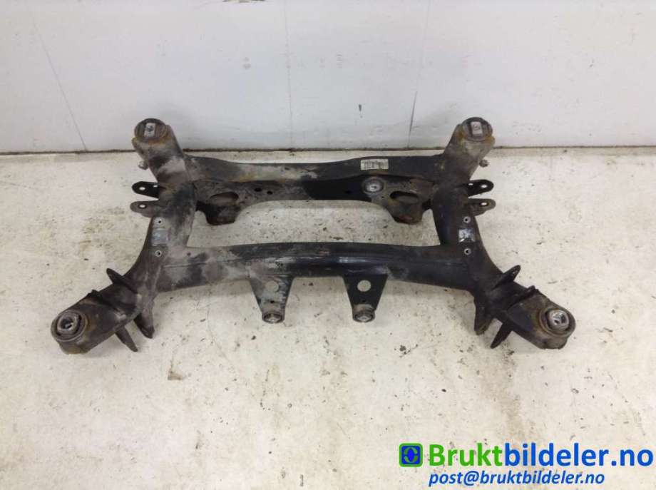 Travers bak til BMW 3-Serie, 2012-2018 (F30/F31/F34) (F30/F31/F34) (BMW|33 31 6 853 442)