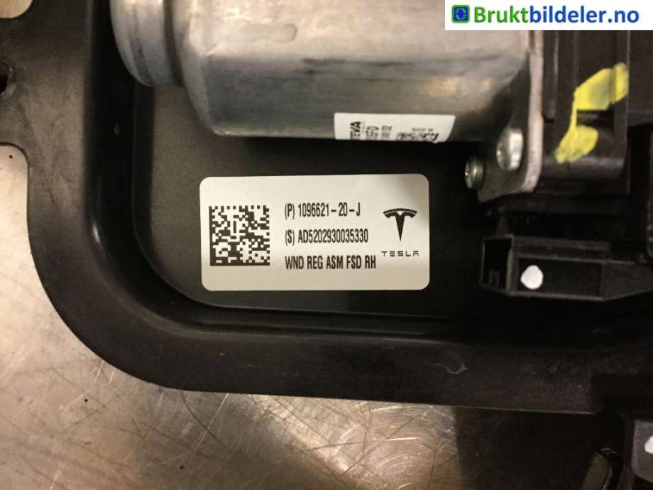 Ruteheis høyre foran til Tesla Model 3 2018-2023 (Fase 1) (TESLA|1096621-20-J|)
