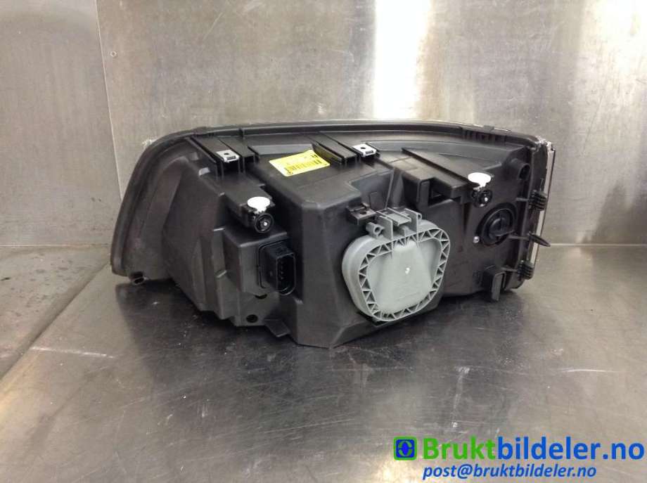 Frontlykt høyre halogen til VW Transporter / Caravelle 2003-2009 (Fase 1) (T5) (T5) (7H1 941 018 N|0 301 191 302|)