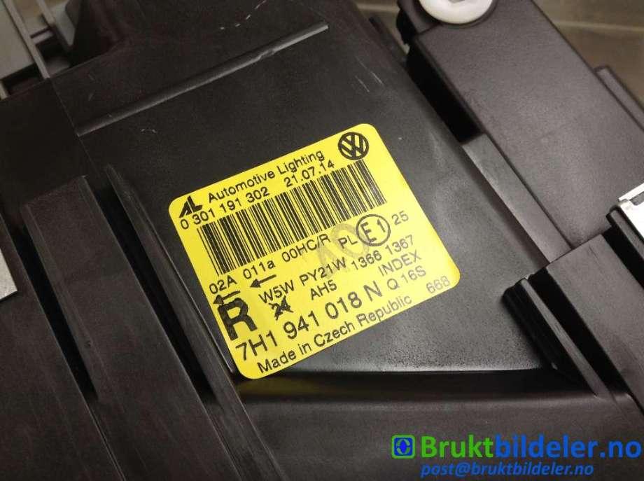 Frontlykt høyre halogen til VW Transporter / Caravelle 2003-2009 (Fase 1) (T5) (T5) (7H1 941 018 N|0 301 191 302|)