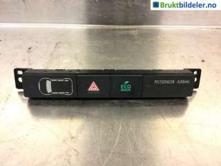 Bryter nødblink til Mitsubishi Outlander,   (MITSUBISHI|8002B409)