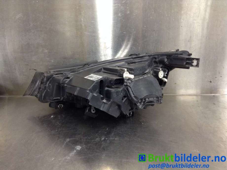 Frontlykt høyre halogen til BMW i3 2013-2022  (63 11 7 467 750|90162085|)