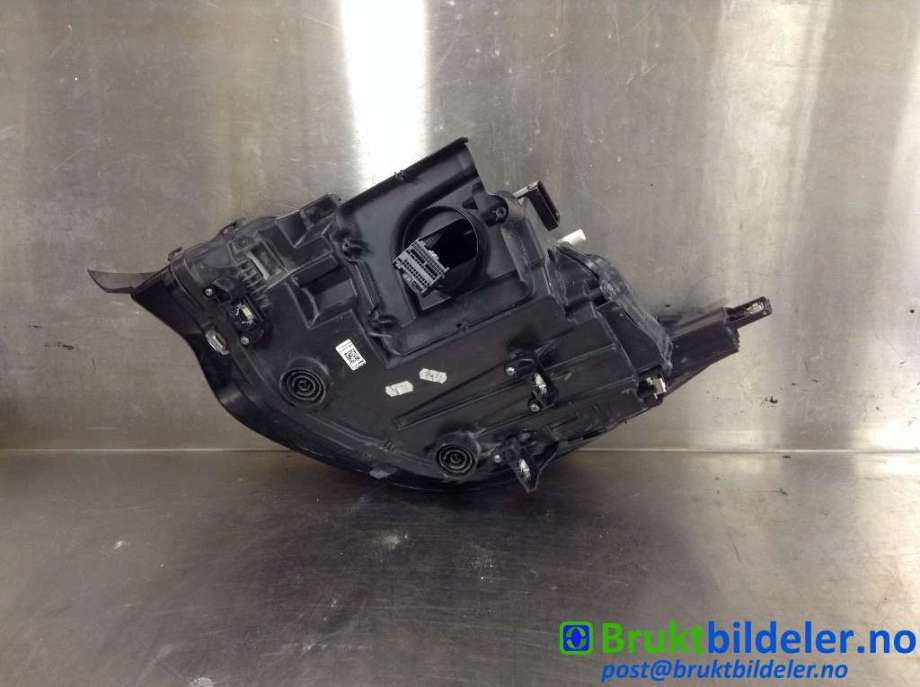 Frontlykt høyre halogen til BMW i3 2013-2022  (63 11 7 467 750|90162085|)