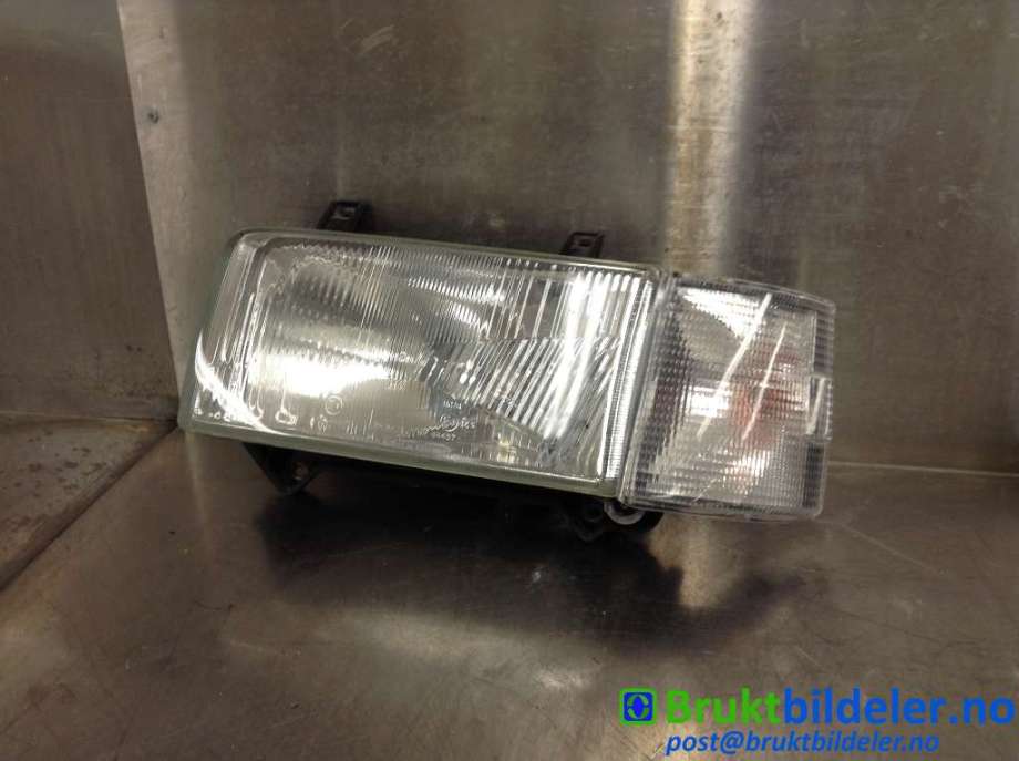 Frontlykt venstre halogen til VW Transporter / Caravelle 1990-2003 (T4) (T4) (VOLKSWAGEN|)