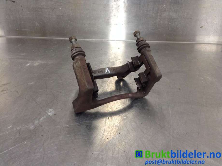 Bremsecaliper brakett til VW Tiguan, 2011-2016 (Type I, Fase 2)  (VOLKSWAGEN|3AA 615 425 A)