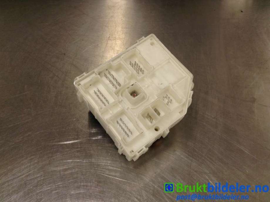 Sikringsboks til Toyota RAV4 2000-2006 (Type II)  (TOYOTA|82740-42030|)