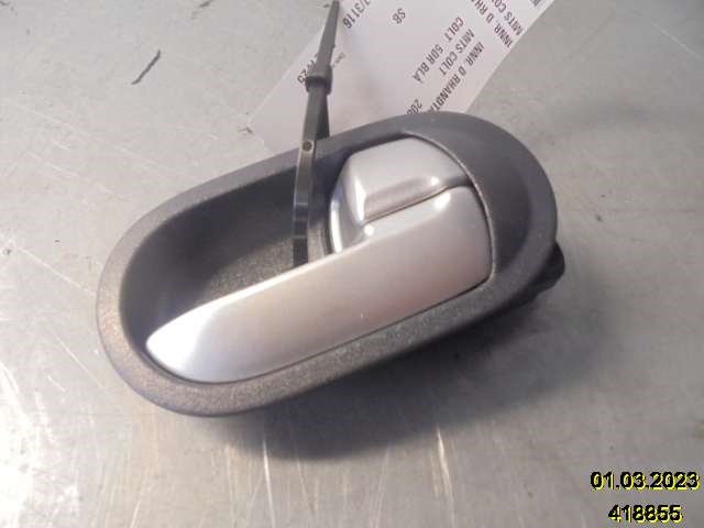 Dørhåndtak inv høyre til Mitsubishi Colt, 2004-2008 (Type VII, Fase 1)  (MITSUBISHI|)