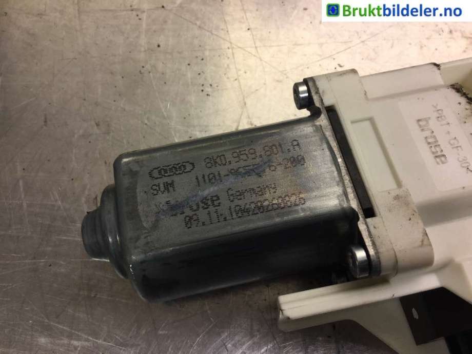 Ruteheis venstre foran til Audi A4 2007-2014 (Type IV) (B8) (B8) (AUDI|8K0 959 801 A|)