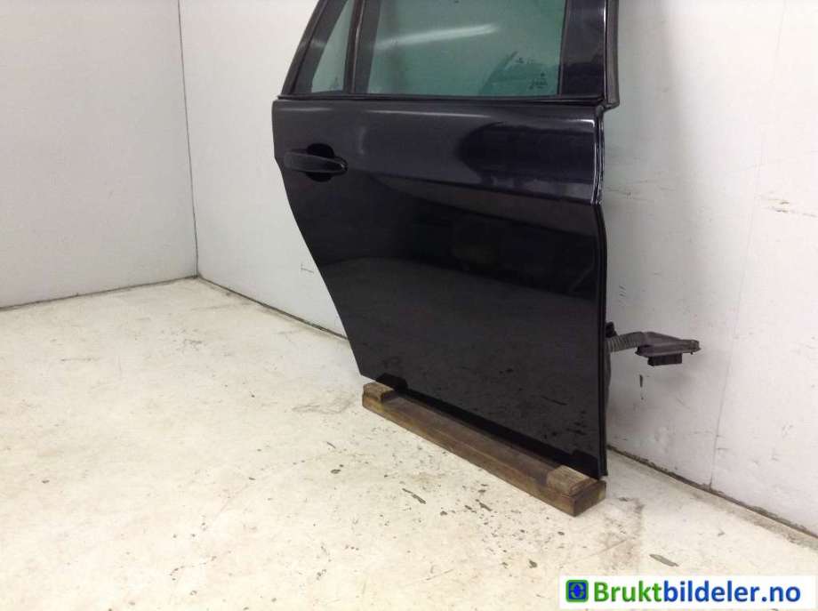 Dør høyre bak til BMW 3-Serie 2005-2011 (E90/E91/E92/E93) (E90/E91/E92/E93) (BMW|41 00 7 203 676|)