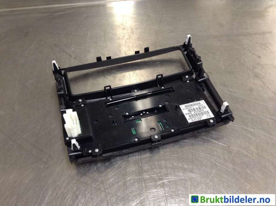 Bilstereo diverse til Mitsubishi Pajero 2007-2016 (Type IV, Fase 1) (MITSUBISHI|8002B305XA|)