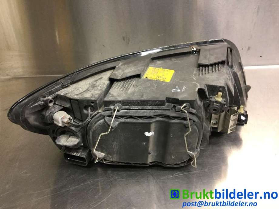 Frontlykt venstre halogen til Volvo V50 2004-2007 (Fase 1)  (VOLVO|30698885|0 301 198 203|)