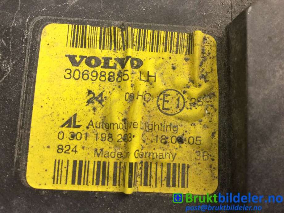 Frontlykt venstre halogen til Volvo V50 2004-2007 (Fase 1)  (VOLVO|30698885|0 301 198 203|)