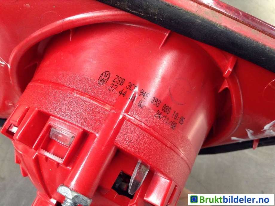Baklykt venstre indre til VW Passat 2005-2010 (B6) (B6) (VOLKSWAGEN|3C9 945 093|)