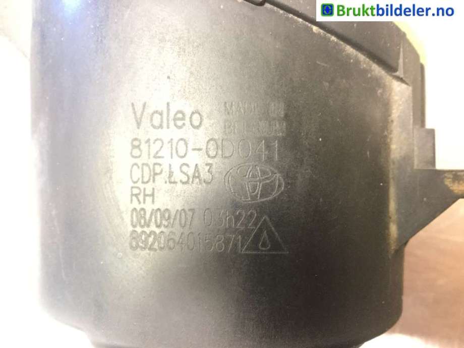 Tåkelykt venstre foran til Toyota Avensis 2003-2008 (Type II)  (TOYOTA|81210-0D041|)