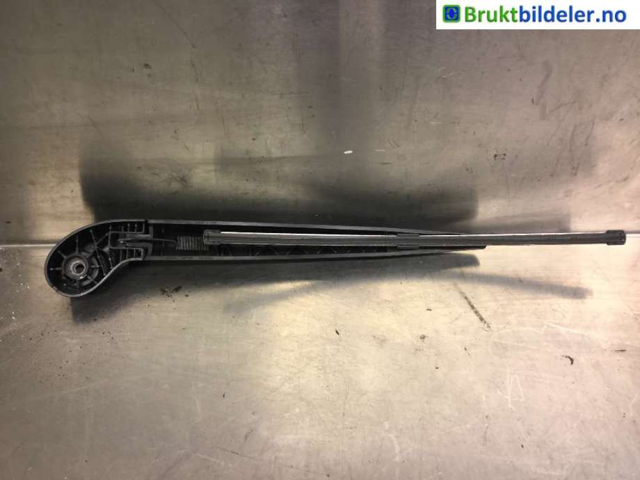 Viskerarm bakrute til Volvo V70 2014-2016 (Type III, Fase 2)  (VOLVO|30663892|80016957|)