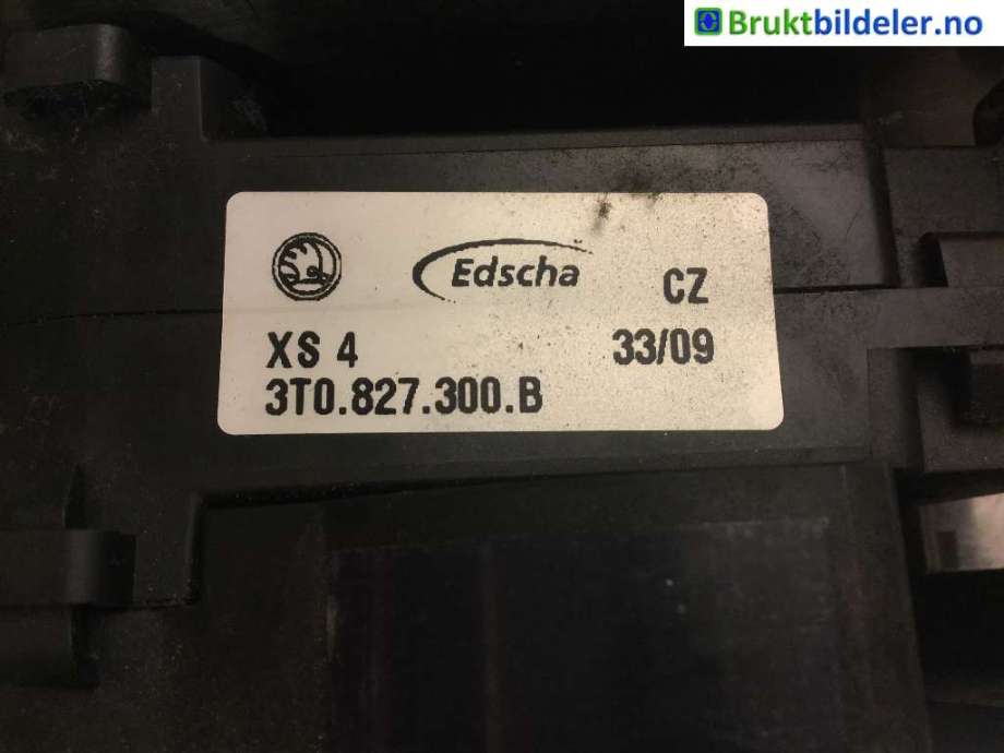 Baklukelås til Škoda Superb 2008-2015 (Type II)  (SKODA|3T0 827 300 B|)