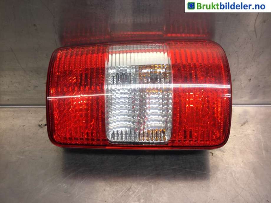 Baklykt høyre til VW Caddy 2004-2010 (Type III, Fase 1) (VOLKSWAGEN|2K0 945 112 A|)