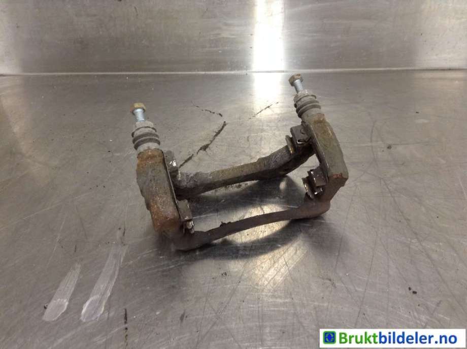 Bremsecaliper brakett til Ford Transit Courier, 2018-2023 (Type I, Fase 2)  (FORD|AY11-2B134-BC)