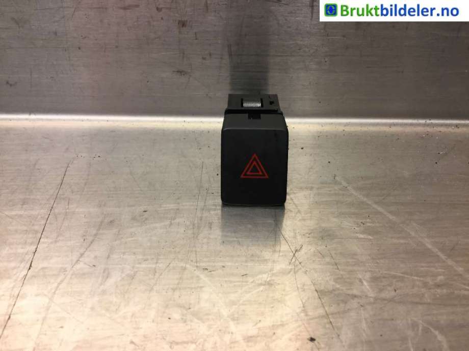 Bryter nødblink til Nissan Qashqai, 2014-2021 (Type II)  (NISSAN|)