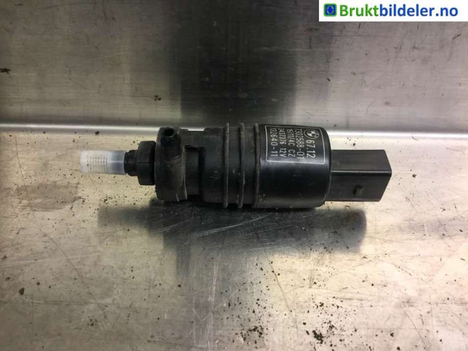 Spylerpumpe foran til BMW X1, 2009-2015 (E84) (E84) (BMW|67127302588-01)