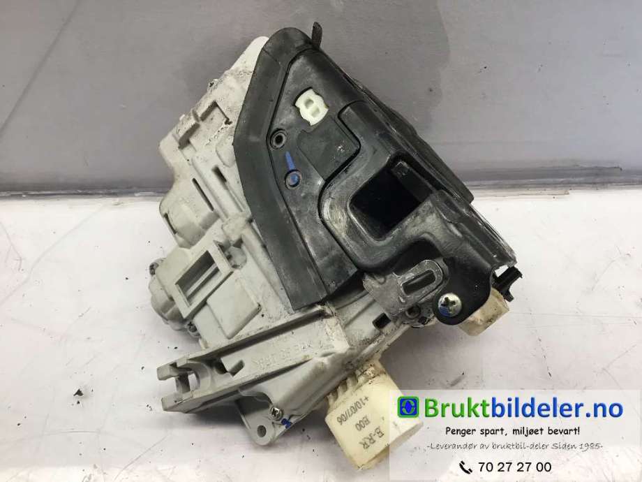 Låsekasse høyre foran til Audi A4 2004-2008 (Type III) (B7) (B7) (AUDI|8E1837016AA|)