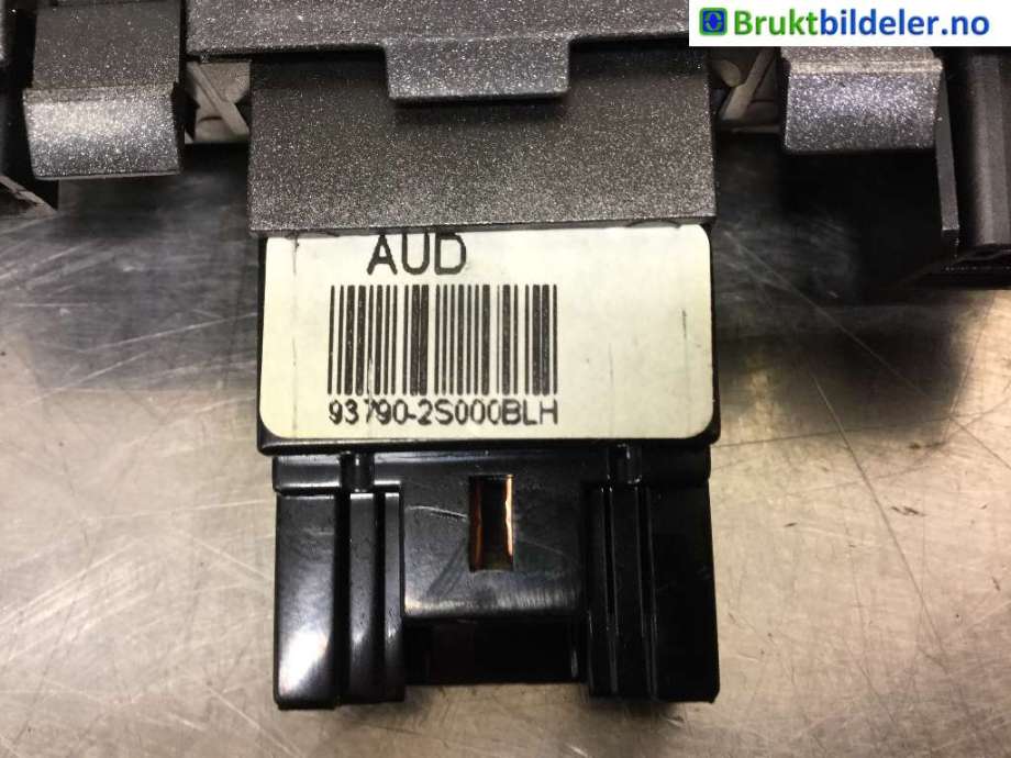 Bryter nødblink til Hyundai Ix35 2010-2015  (HYUNDAI|847402S350TAN|)