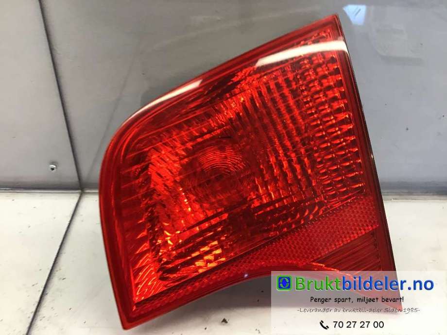 Baklykt høyre indre til Audi A4 2004-2008 (Type III) (B7) (B7) (AUDI|8E5 945 094 A|)