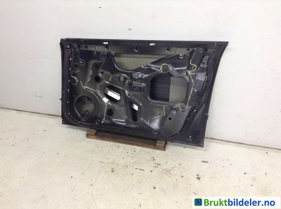 Dør høyre foran til Audi A4 2004-2008 (Type III) (B7) (B7) (AUDI|8E0 831 052 J||8E0 831 052 L)