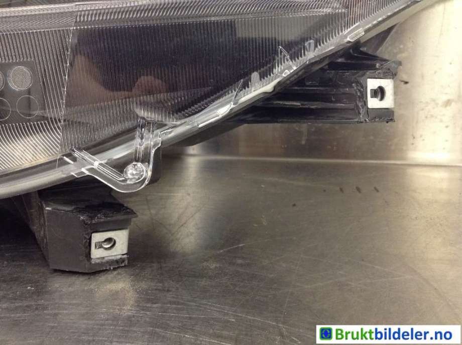 Frontlykt venstre halogen til Mitsubishi Eclipse Cross 2018-->> (MITSUBISHI|8301D065|)
