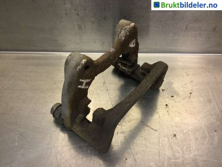 Bremsecaliper brakett til Mercedes B-Klasse, 2011-2018 (W246) (W246) (MERCEDES|A 000 423 08 06)