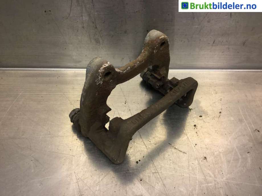 Bremsecaliper brakett til Mercedes B-Klasse, 2011-2018 (W246) (W246) (MERCEDES|A 000 423 08 06)