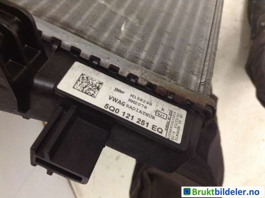 Radiator (automat gir) til VW e-Golf 2014-2017 (Fase 1)  (VOLKSWAGEN|5Q0 121 251 EQ||5Q0 121 251 GR)