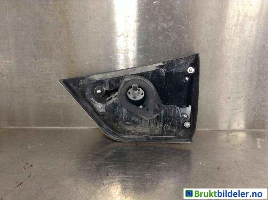 Baklykt venstre indre til Mitsubishi Outlander 2007-2010 (Type II, Fase 1)  (MITSUBISHI|8331A005|)