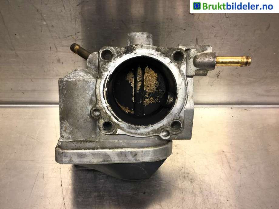 Spjeldhus til VW Passat 2001-2005 (B5,3BG) (B5,3BG) (VOLKSWAGEN|06B 133 062 P|)
