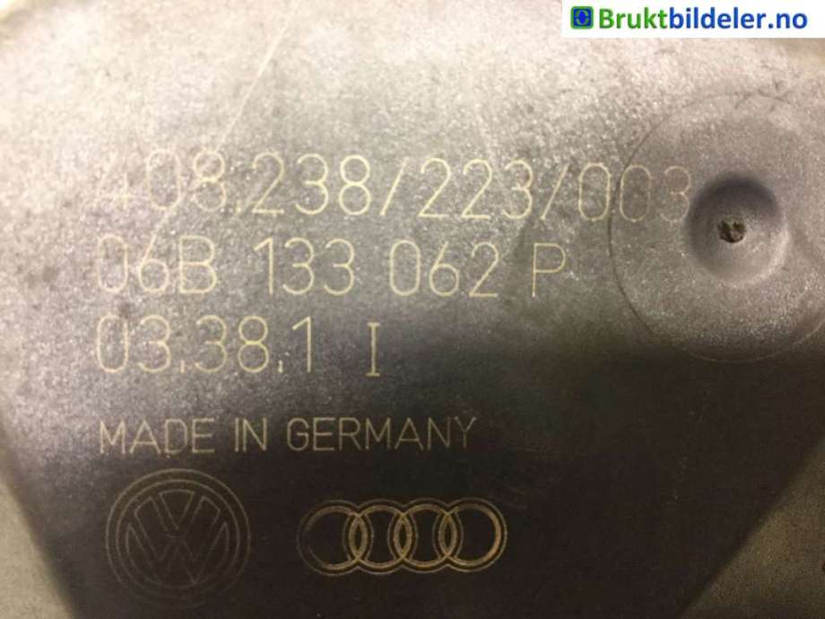 Spjeldhus til VW Passat 2001-2005 (B5,3BG) (B5,3BG) (VOLKSWAGEN|06B 133 062 P|)
