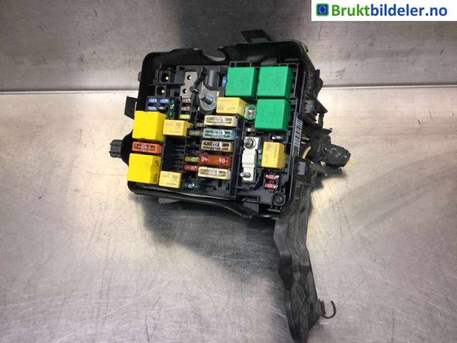 Sikringsboks til Peugeot 2008, 2013-2019 (Type I)  (PEUGEOT|9804848480)