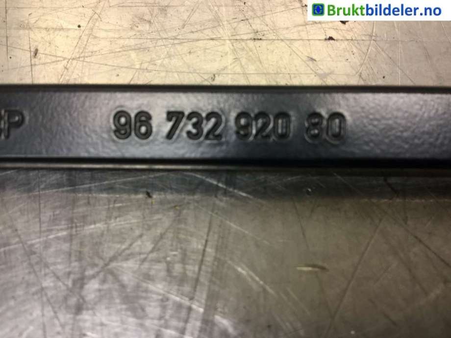 Viskerarmer frontrute til Peugeot 2008 2013-2019 (Type I)  (PEUGEOT|9673292080|)