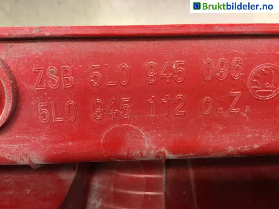 Baklykt høyre til Škoda Yeti 2009-2013 (Fase 1)  (SKODA|5L0 945 112|ZSB 5LO 945 096|)