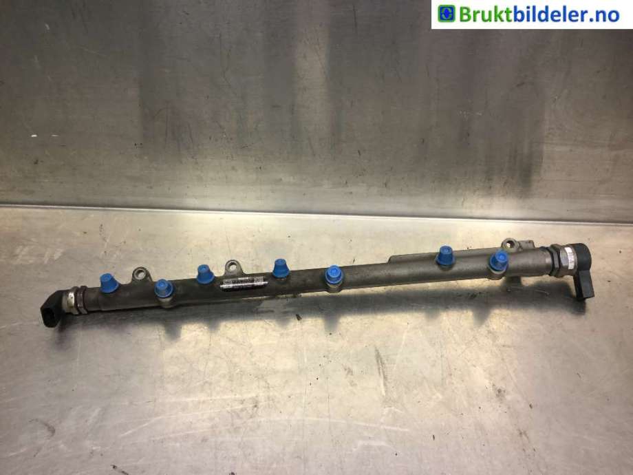 Dyseskinne (fuelrail) til BMW 5-Serie, 2003-2010 (E60/E61) (E60/E61) (BMW|13 53 7 805 728)