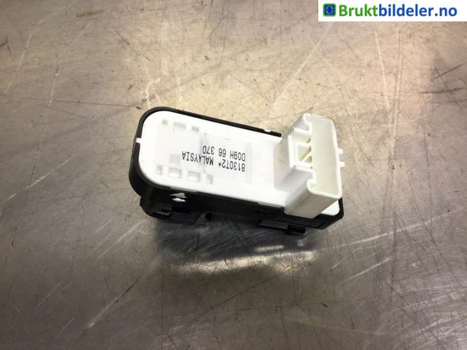 Bryter ruteheis til Mazda CX-3 2015-2022 (MAZDA|D09H-66-370|)