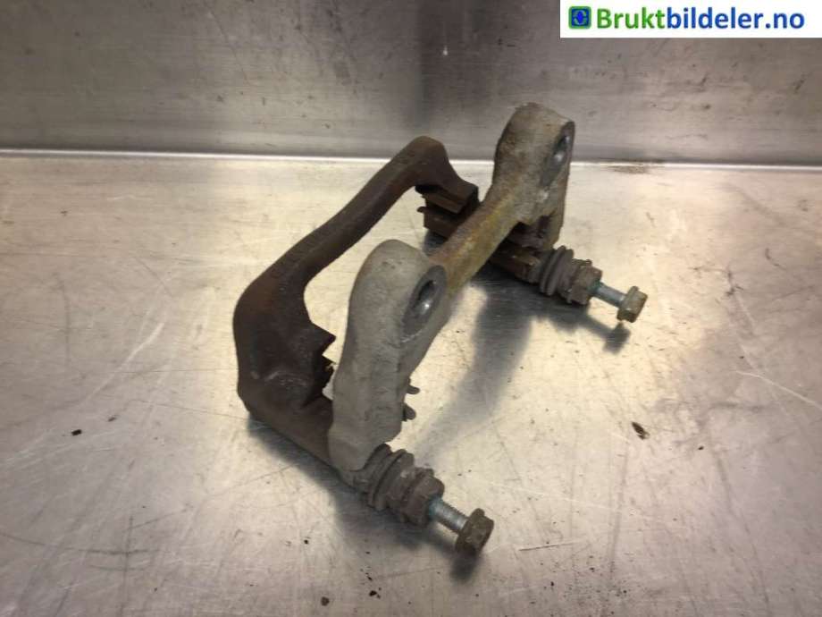 Bremsecaliper brakett til Mercedes B-Klasse, 2011-2018 (W246) (W246) (MERCEDES|A 000 423 08 06)
