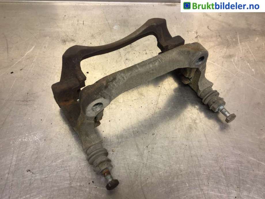 Bremsecaliper brakett til Mercedes B-Klasse, 2011-2018 (W246) (W246) (MERCEDES|A 000 421 59 06)