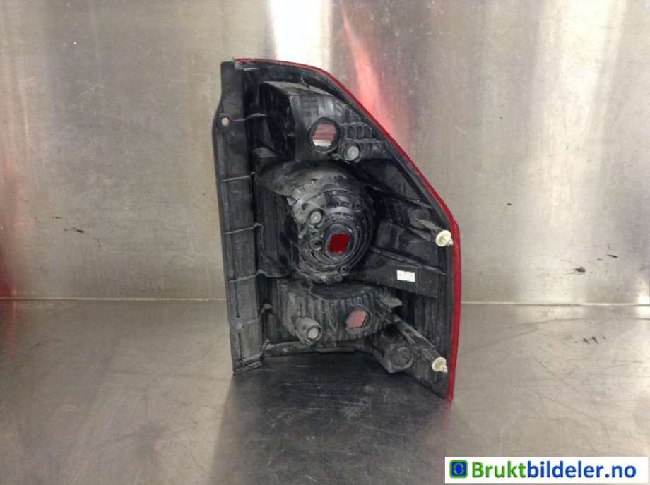 Baklykt venstre til Mitsubishi Pajero 2000-2006 (Type III)  (MITSUBISHI|)