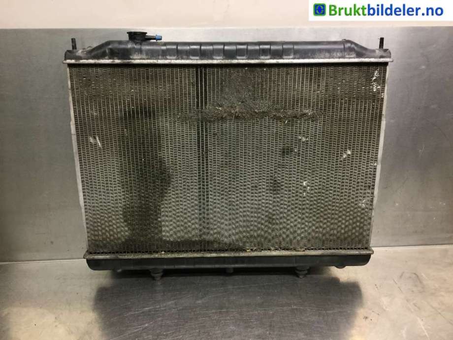 Radiator (manuell gir) til Nissan King Cab 2002-2011 (Fase 2) (D22/NP300) (D22/NP300) (NISSAN|21410VL100|)