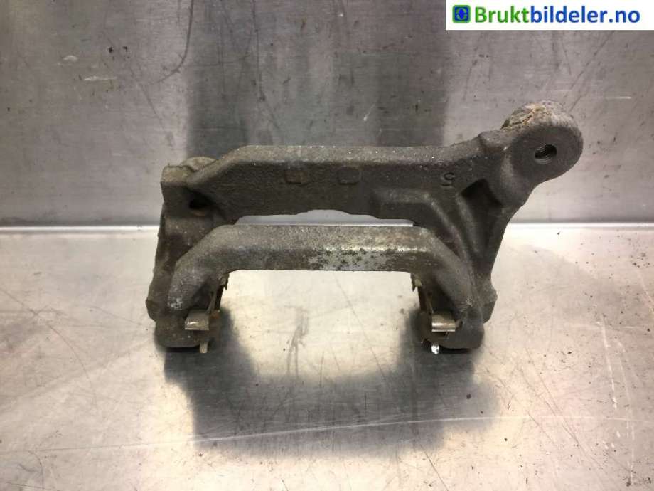 Bremsecaliper brakett til Mitsubishi Outlander, 2015-->> (Type III, Fase 2)  (MITSUBISHI|4605B731)