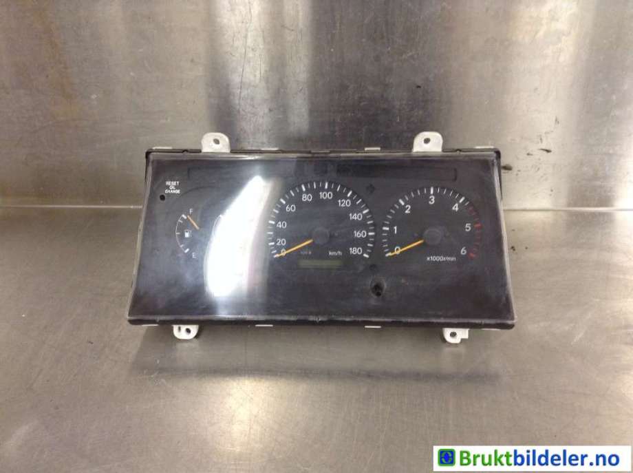 Instrumentpanel til Toyota Hiace, 2001-2006 (Fase 2)  (TOYOTA|83800-26881)