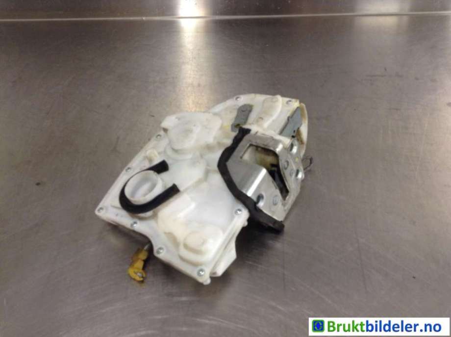 Låsekasse venstre foran til Suzuki Swift 2005-2010  (SUZUKI|82202-63J10|)