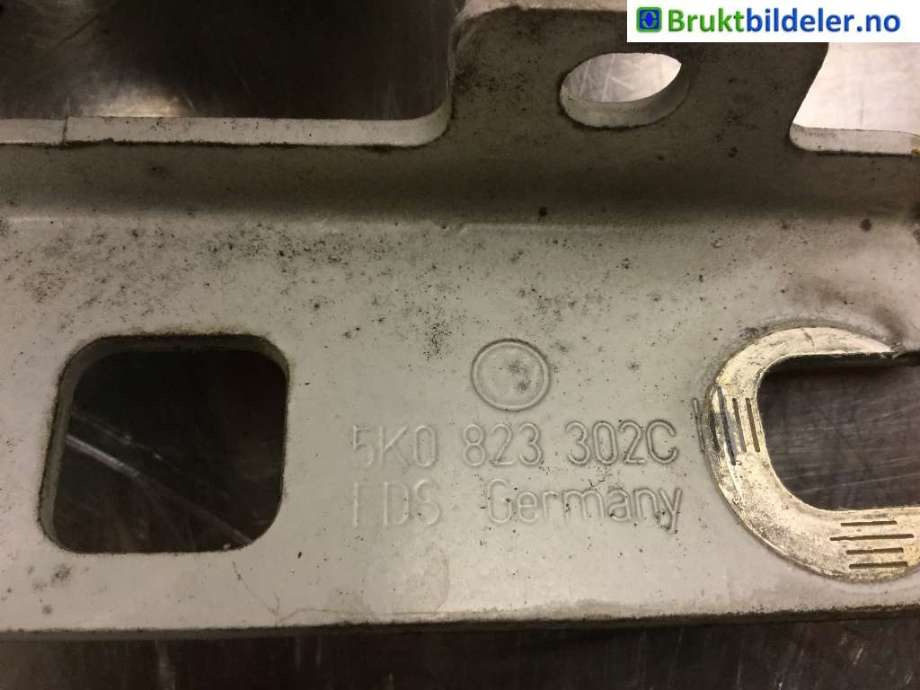 Panserhengsler til VW Golf VI 2008-2012  (VOLKSWAGEN|5K0 823 302C|)